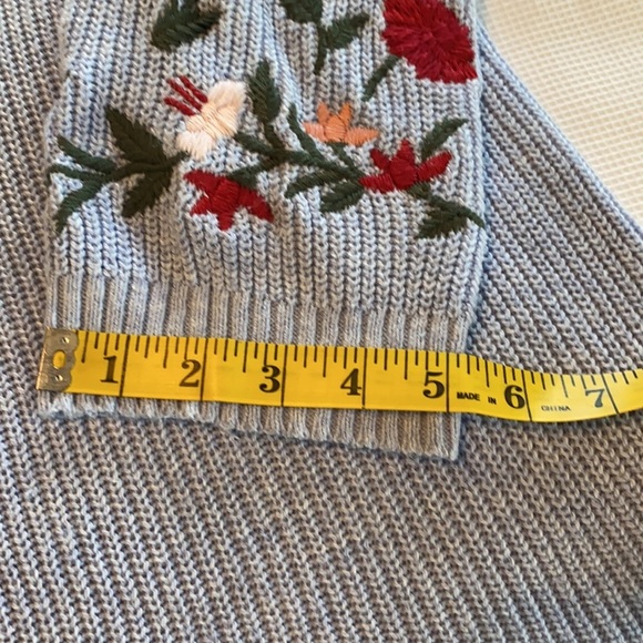 American Eagle Light Blue Woman’s Embroidered Sweater Size XS - Picture 10 of 12